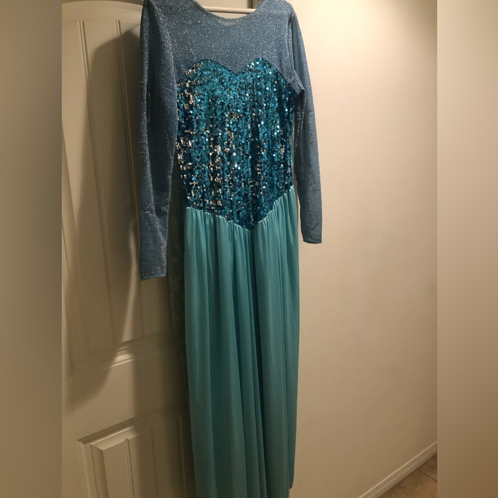 Women’s size medium Princess Elsa Frozen costume